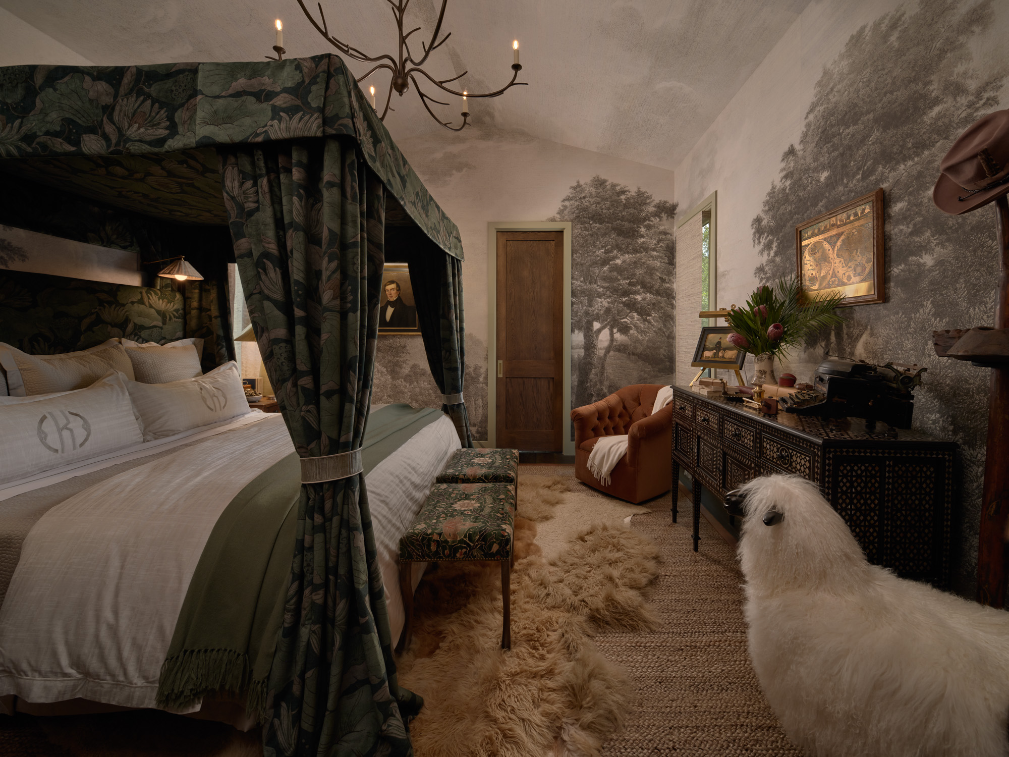 7 Beloved Kathy Kuo Home Pieces at the Heart of This Cozy, Romantic Bedroom Design