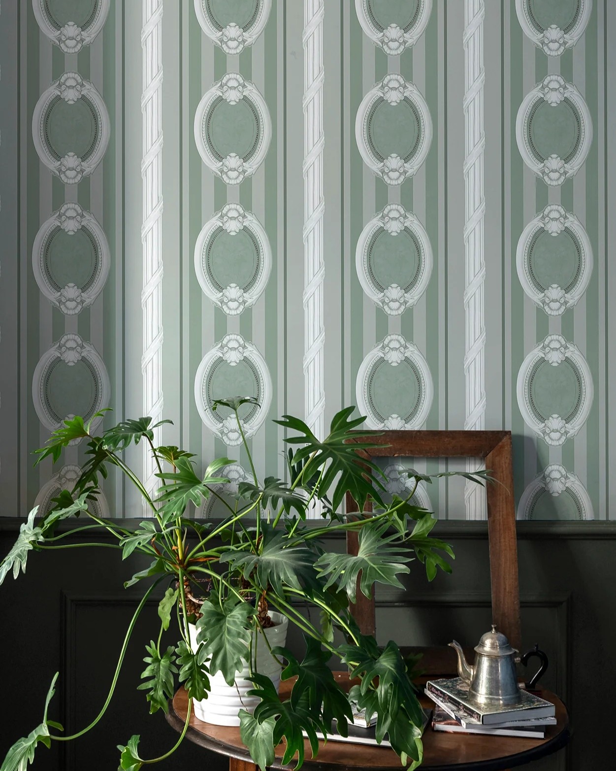 Isidore Leroy Cameo Wallpaper Green